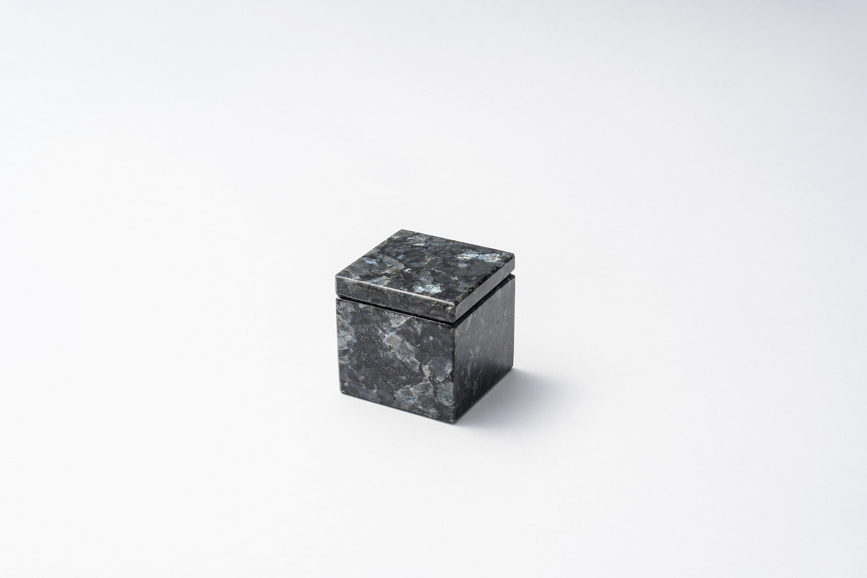 SHINOBO cube -形見入れ-
